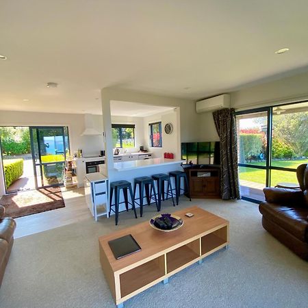 Ocean & Mountain Views - Kaikoura Villa Exterior photo