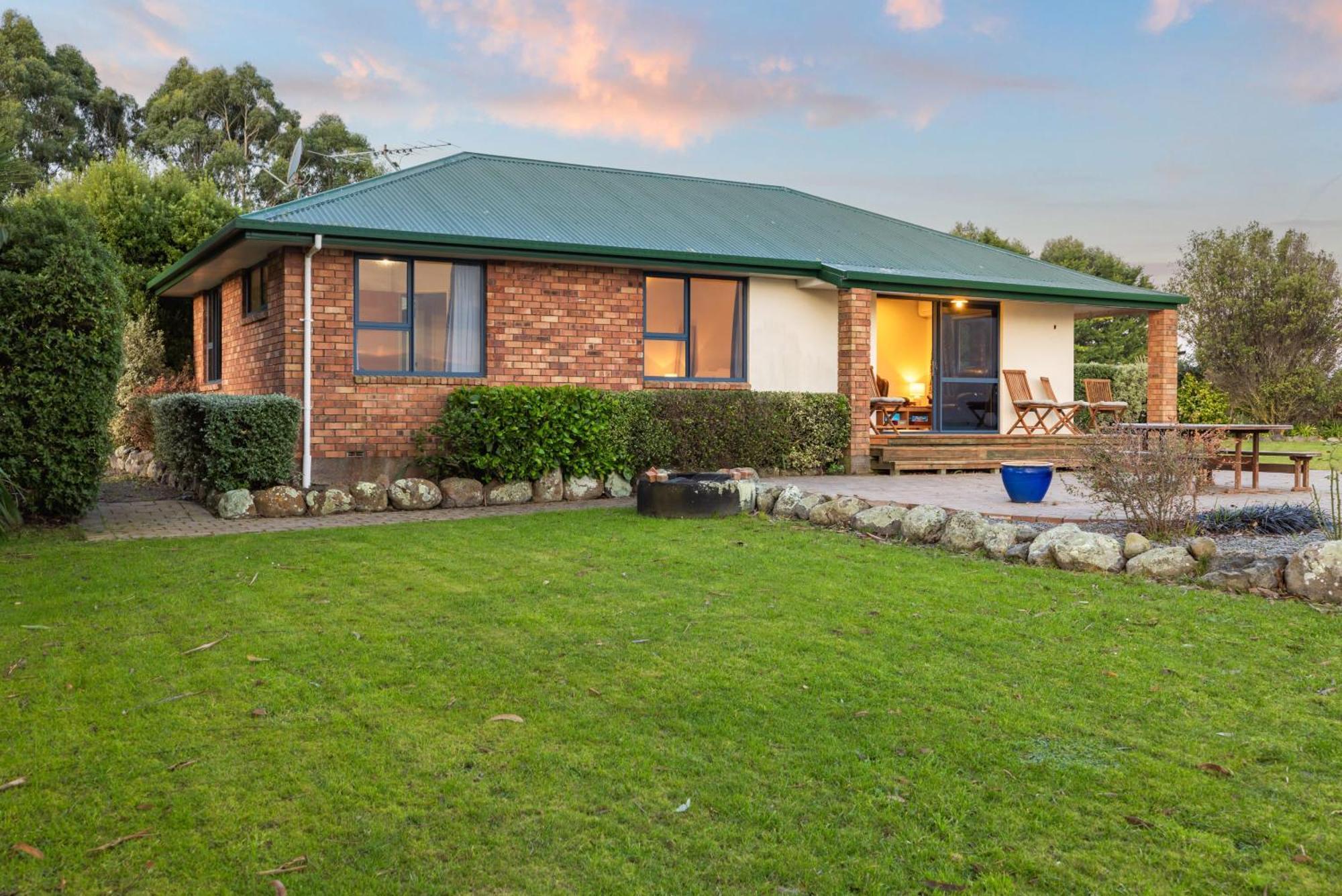 Ocean & Mountain Views - Kaikoura Villa Exterior photo